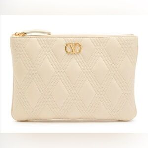 🦢Valentino Garavani🦢Medium Quiltie 67 Quilted Leather Flat Pouch in Cream/Ivory